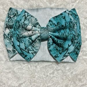 Turquoise bow